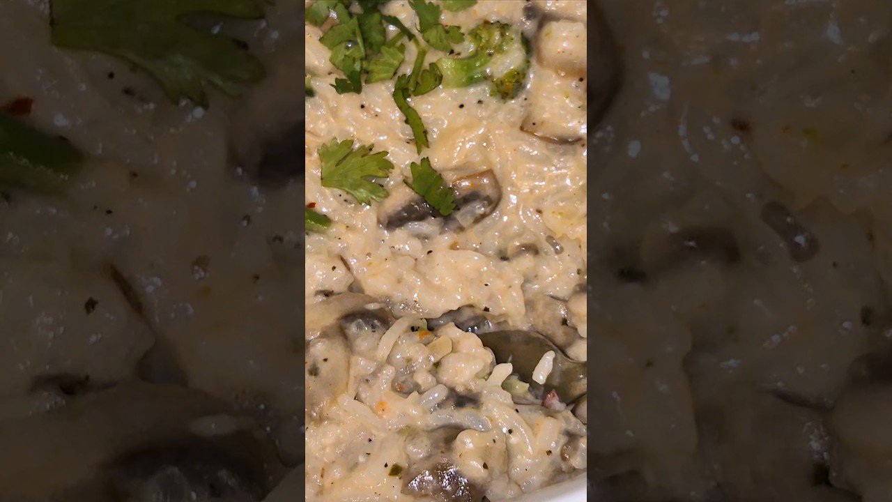 MUSHROOM RISOTTO with left over rice. This white sause risotto with a twist is made of regular rice.